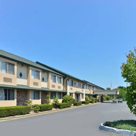 Americas Best Value Inn New Paltz Exterior photo